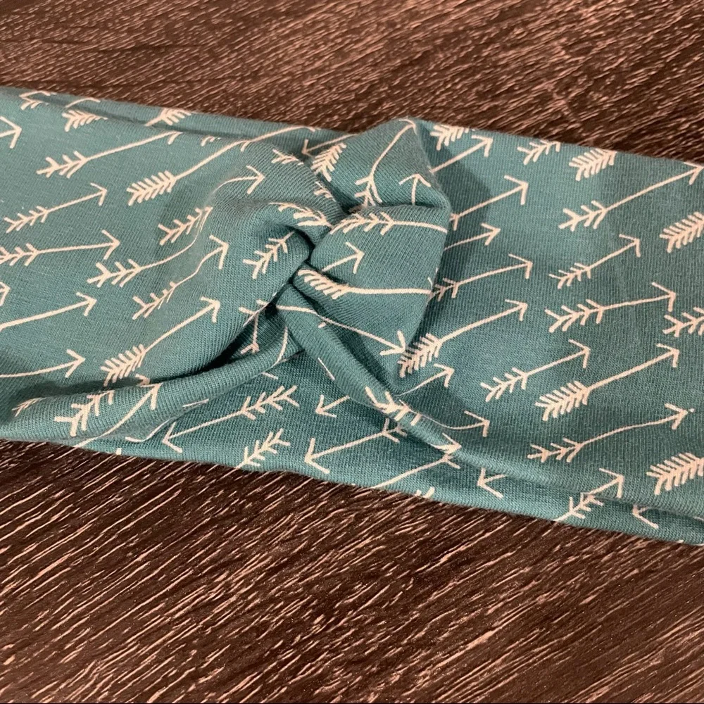 Wide Twist Headband Green Blue Arrows NEW